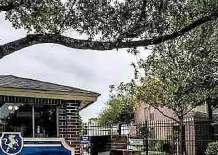 Home Away From Home-Cozy 2 Bdrm Condo/Med Cntr/Nrg
