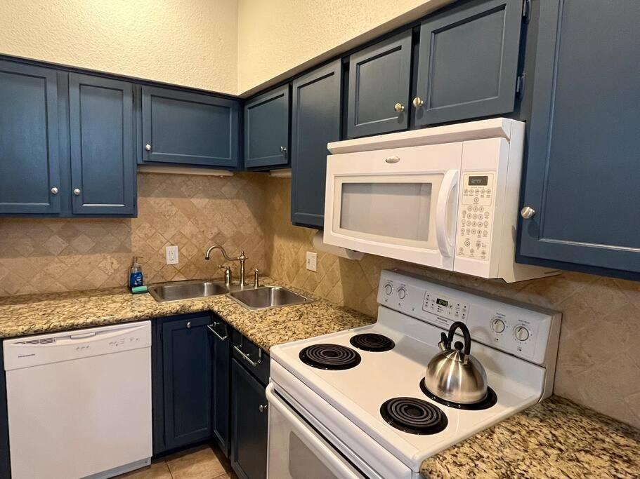 Away From Home-cozy 2 Bdrm Condo/med Cntr/nrg Apartment Houston